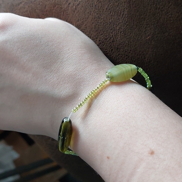 Green earrings & bracelet set NWOT - Picture 3 of 3